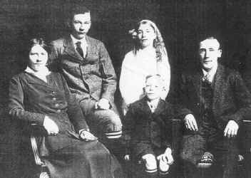 WH8 George and Fam 1918a.jpg (198504 bytes)